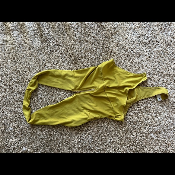 Multiple shirts - Picture 2 of 5